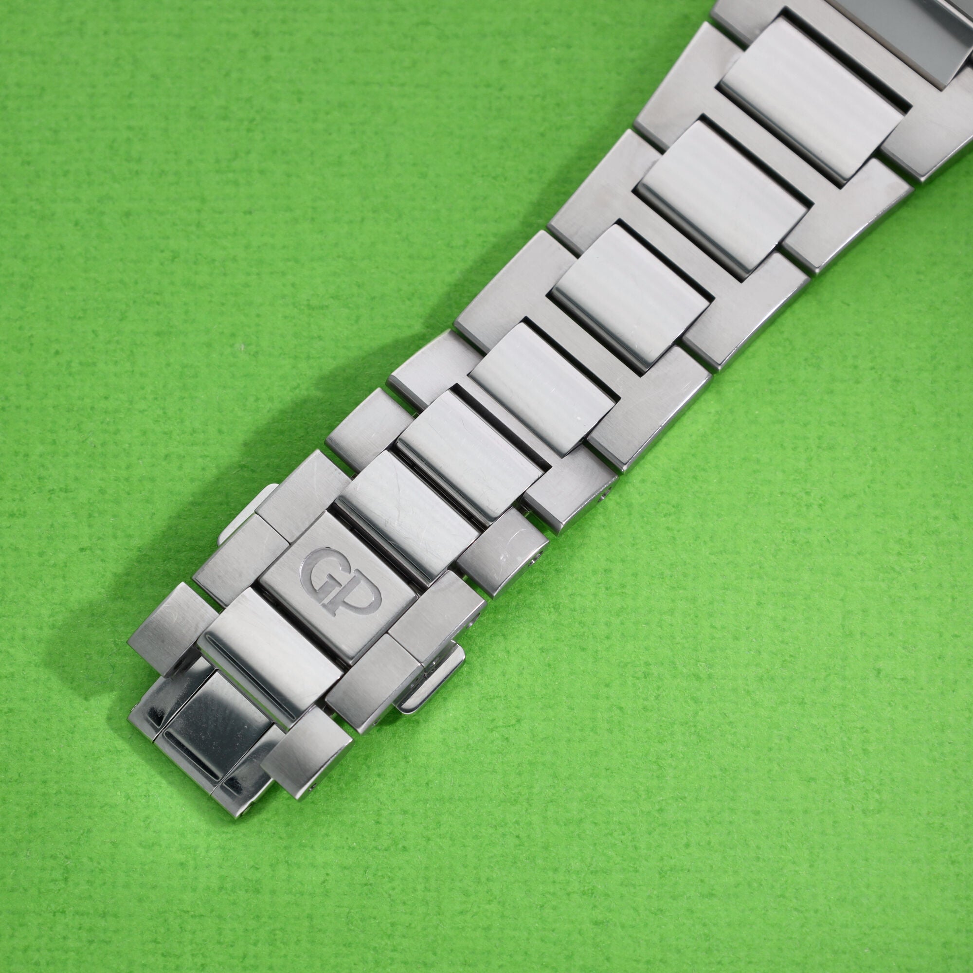 Girard Perregaux Laureato Ref. 81010 42mm Blue Dial