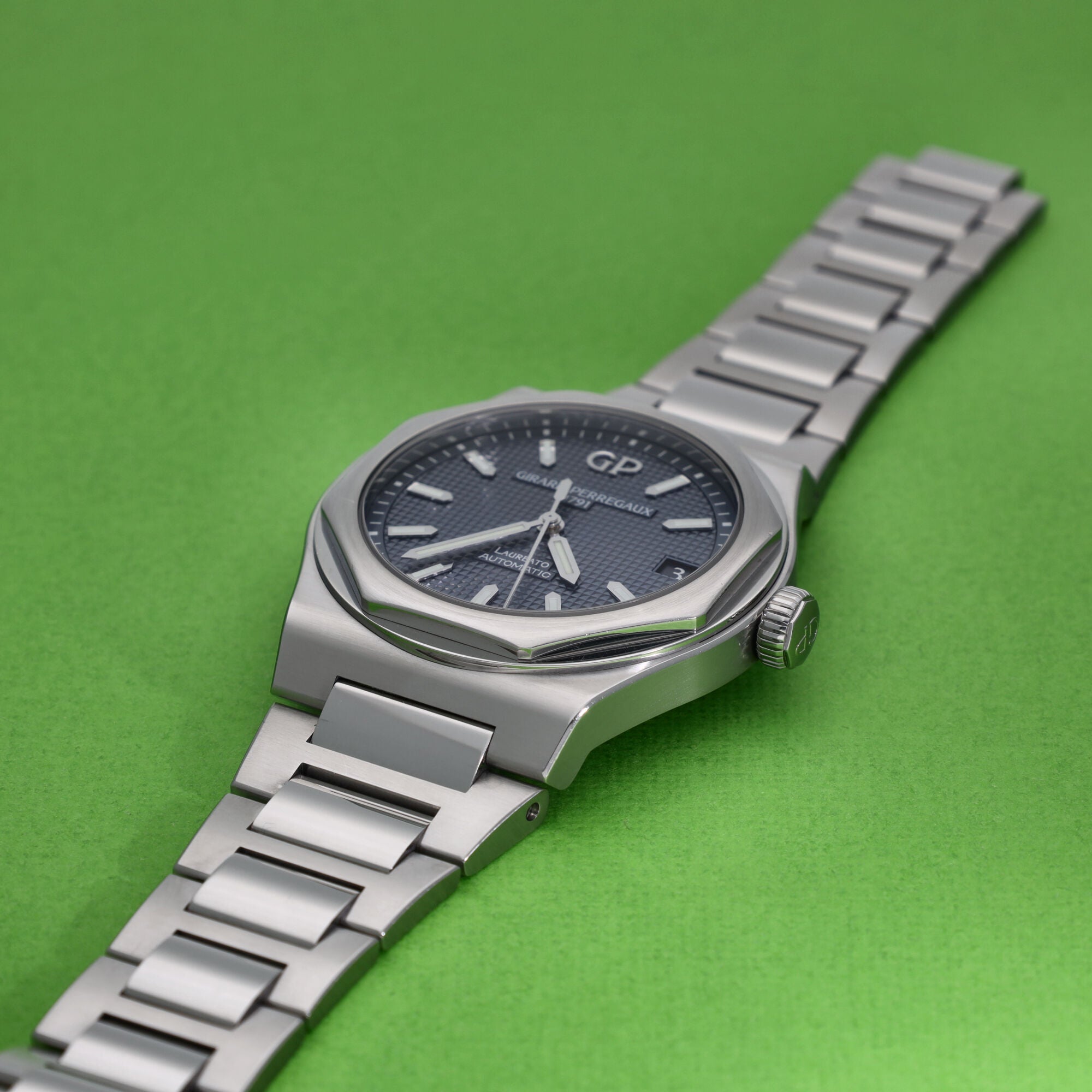 Girard Perregaux Laureato Ref. 81010 42mm Blue Dial