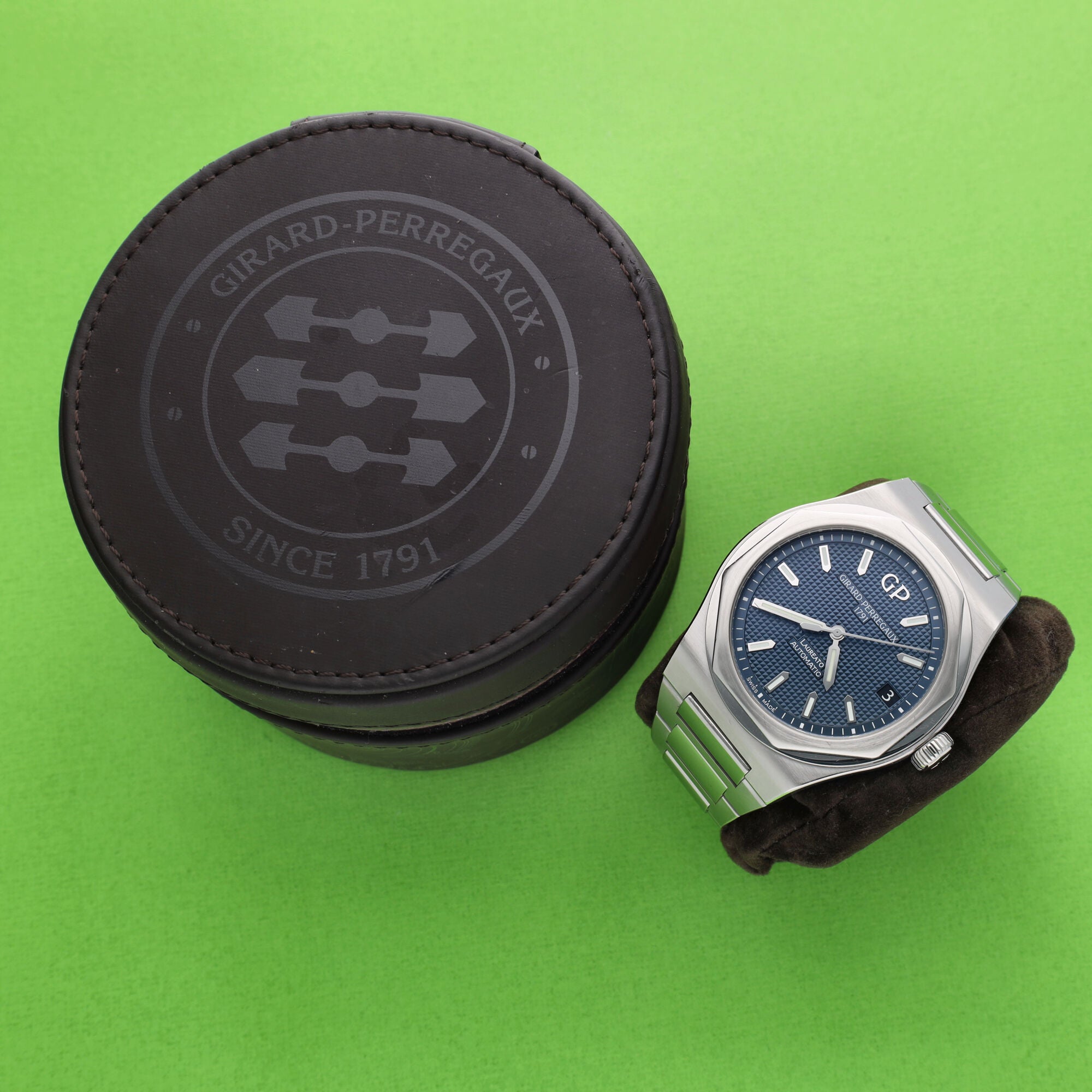 Girard Perregaux Laureato Ref. 81010 42mm Blue Dial