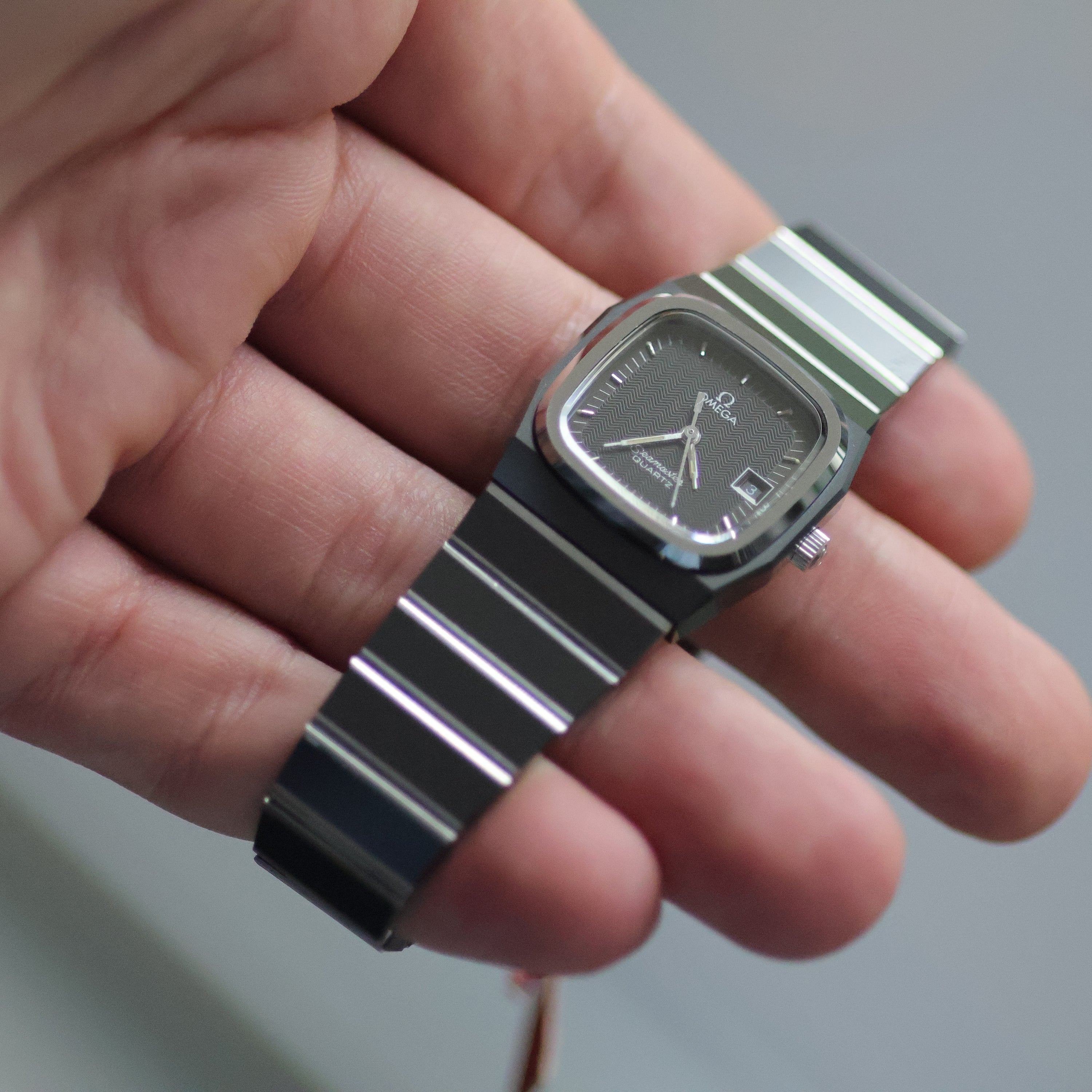 Omega Black Tulip Ceramic Ref. 1960249 Ladies