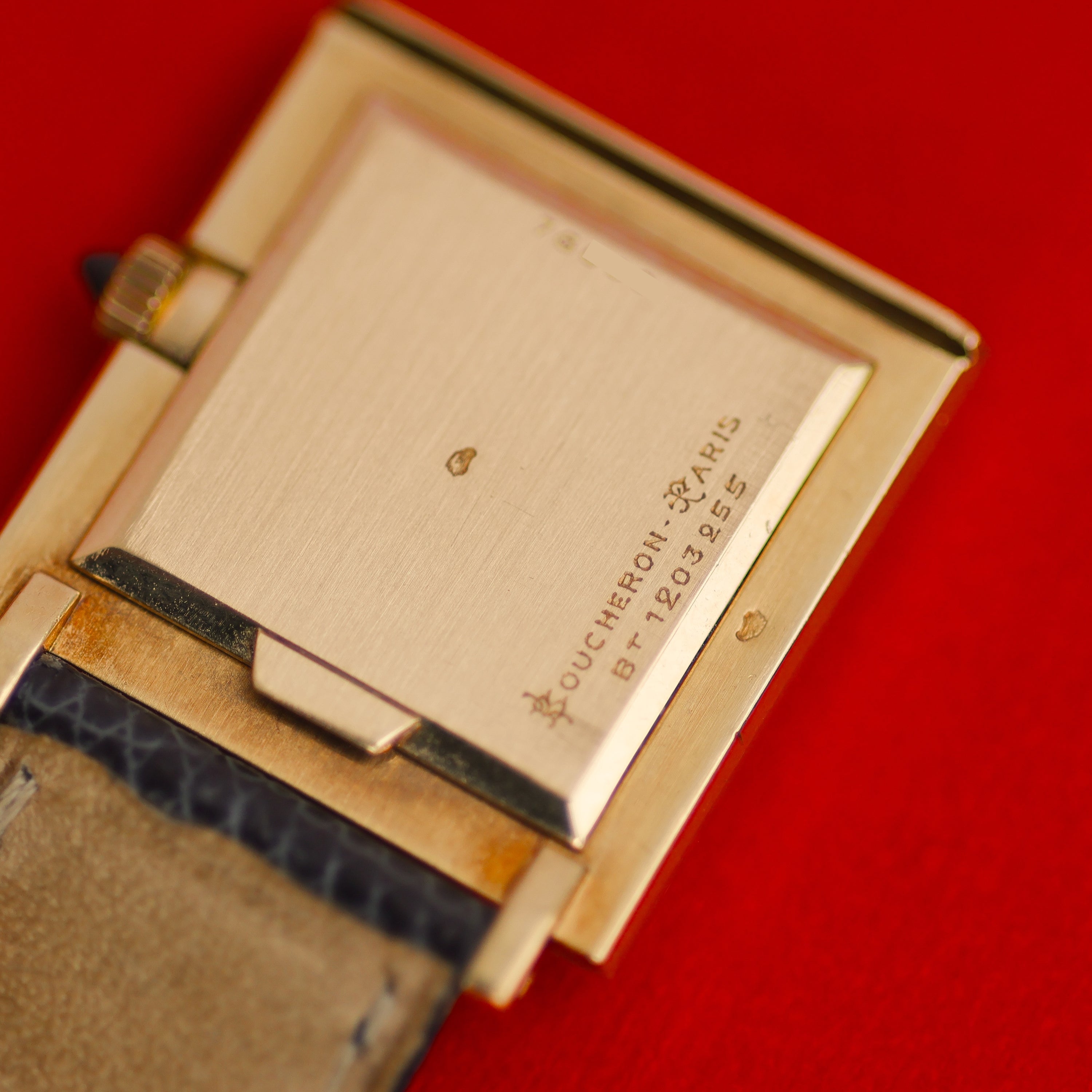 Boucheron Carrée Ref. 1203255 18K Yellow Gold Clous de Paris