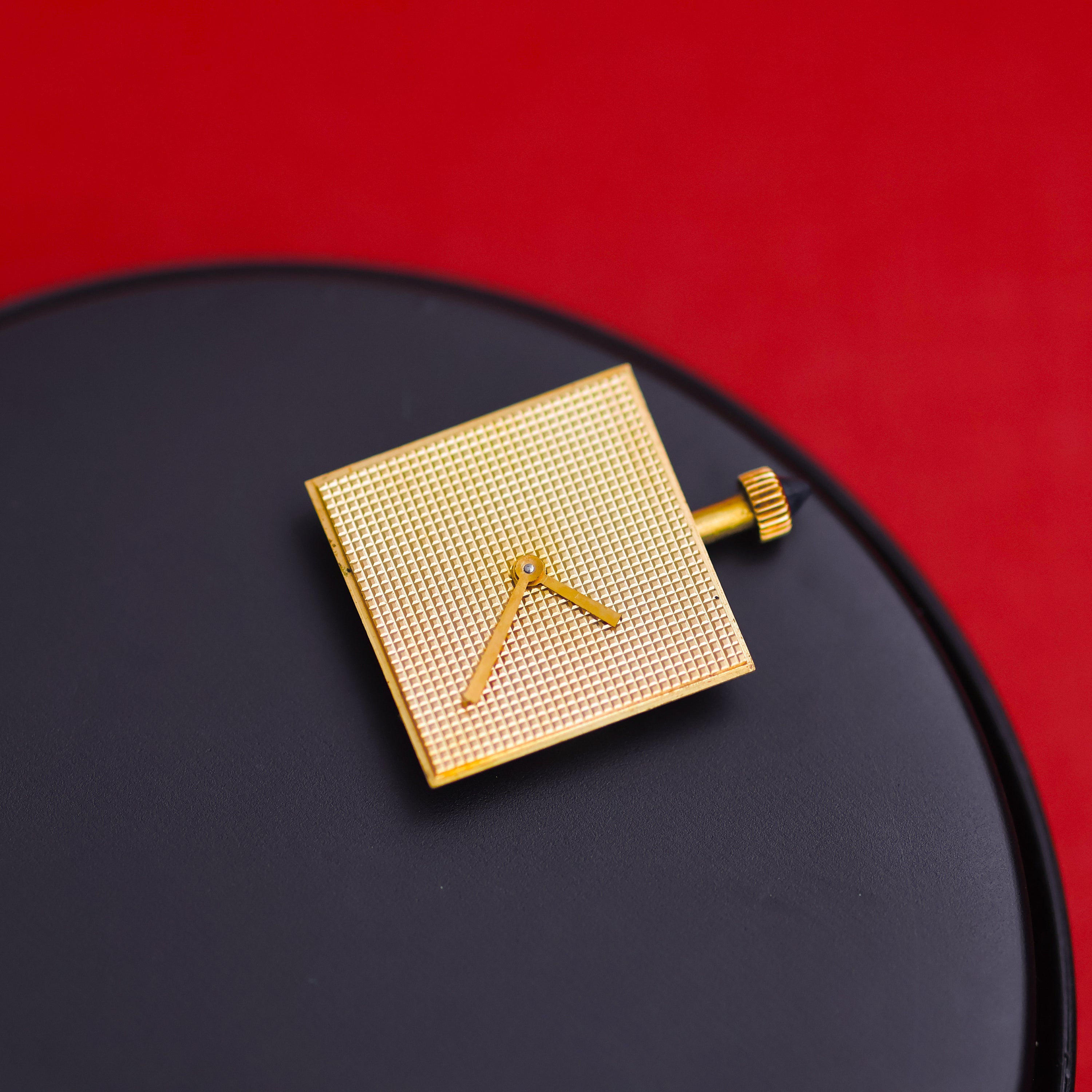 Boucheron Carrée Ref. 1203255 18K Yellow Gold Clous de Paris