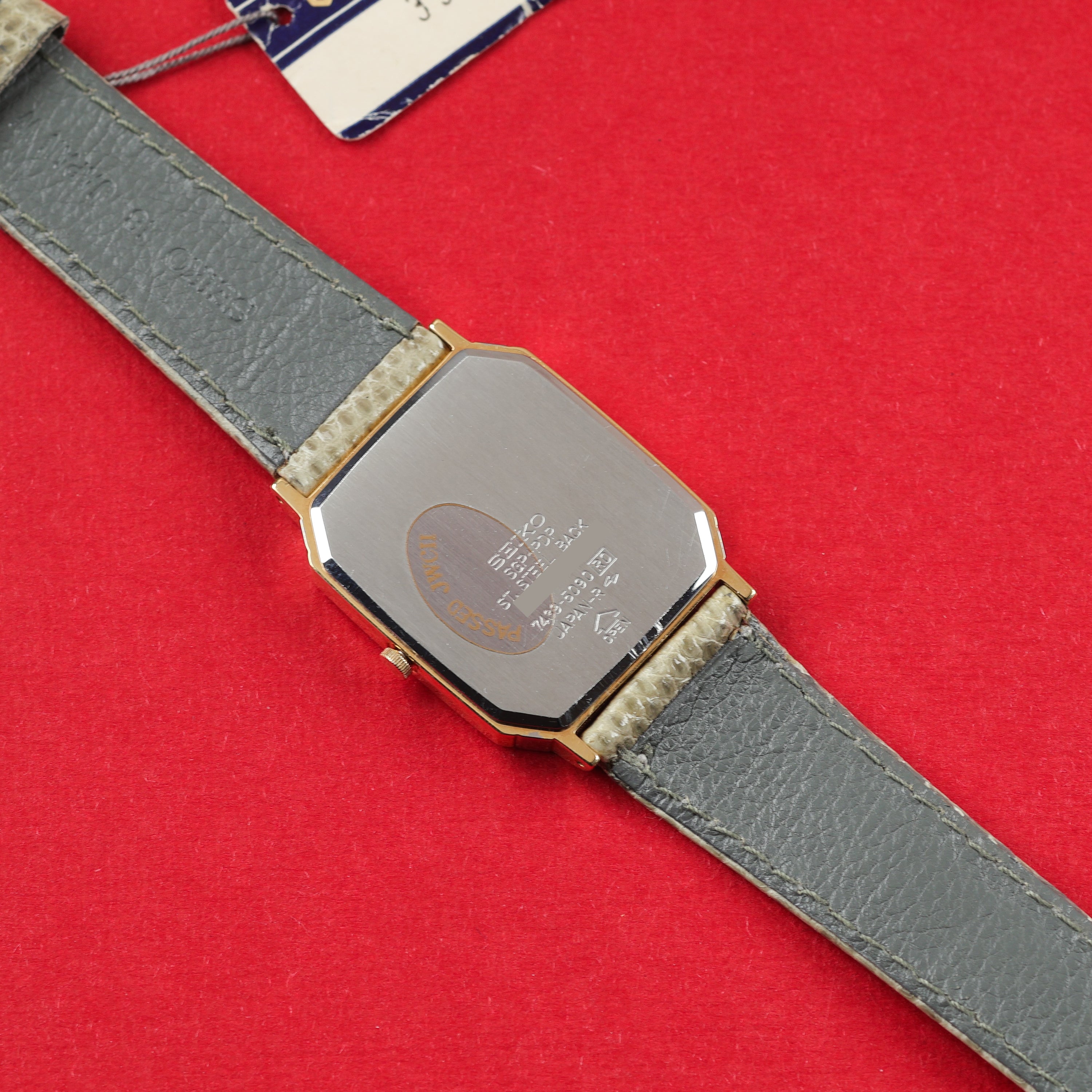 Seiko Two-Tone Ref. 7439-5090 NOS Silver Dial 'V-Detail'