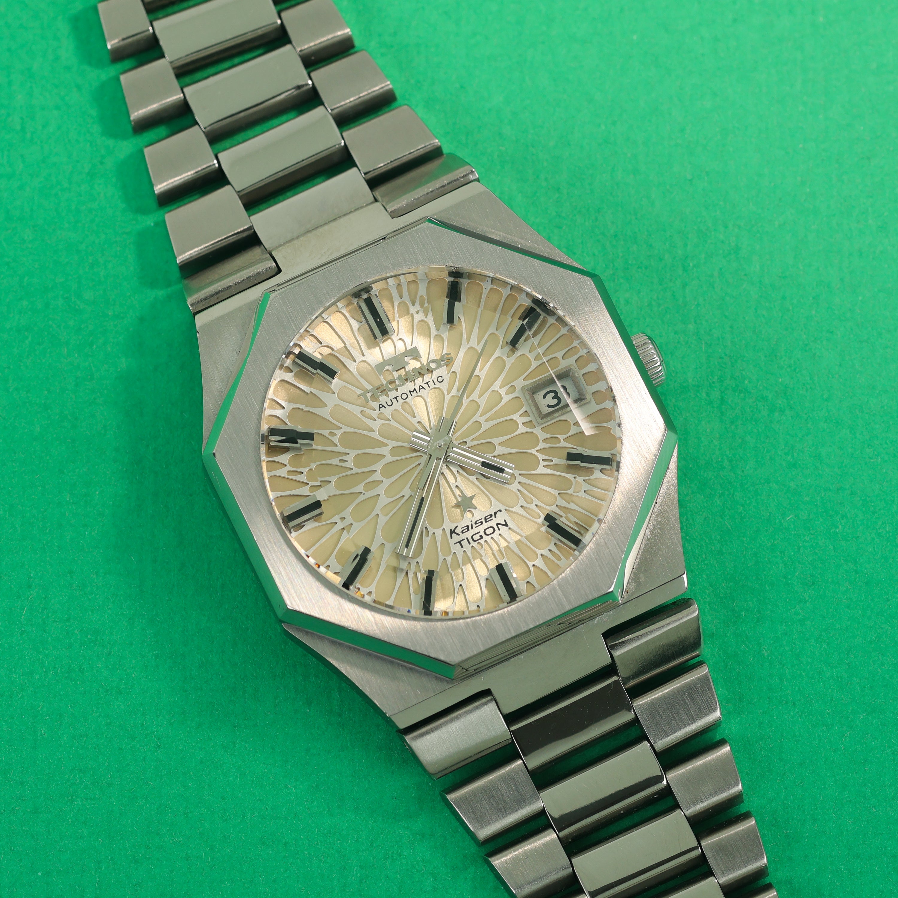 Technos Kaiser Tigon Automatic Cream 'Kaleidoscope' Dial