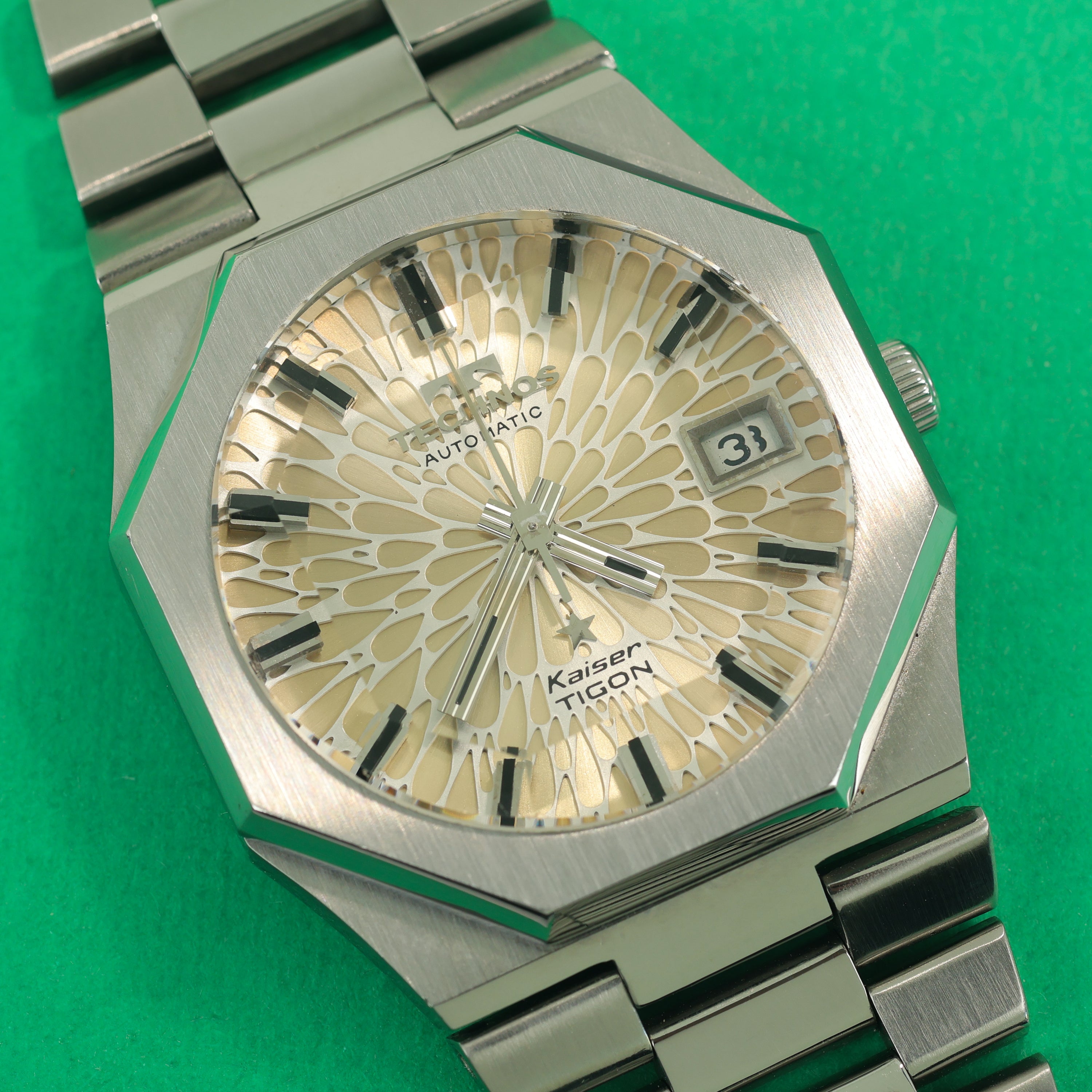 Technos Kaiser Tigon Automatic Cream 'Kaleidoscope' Dial