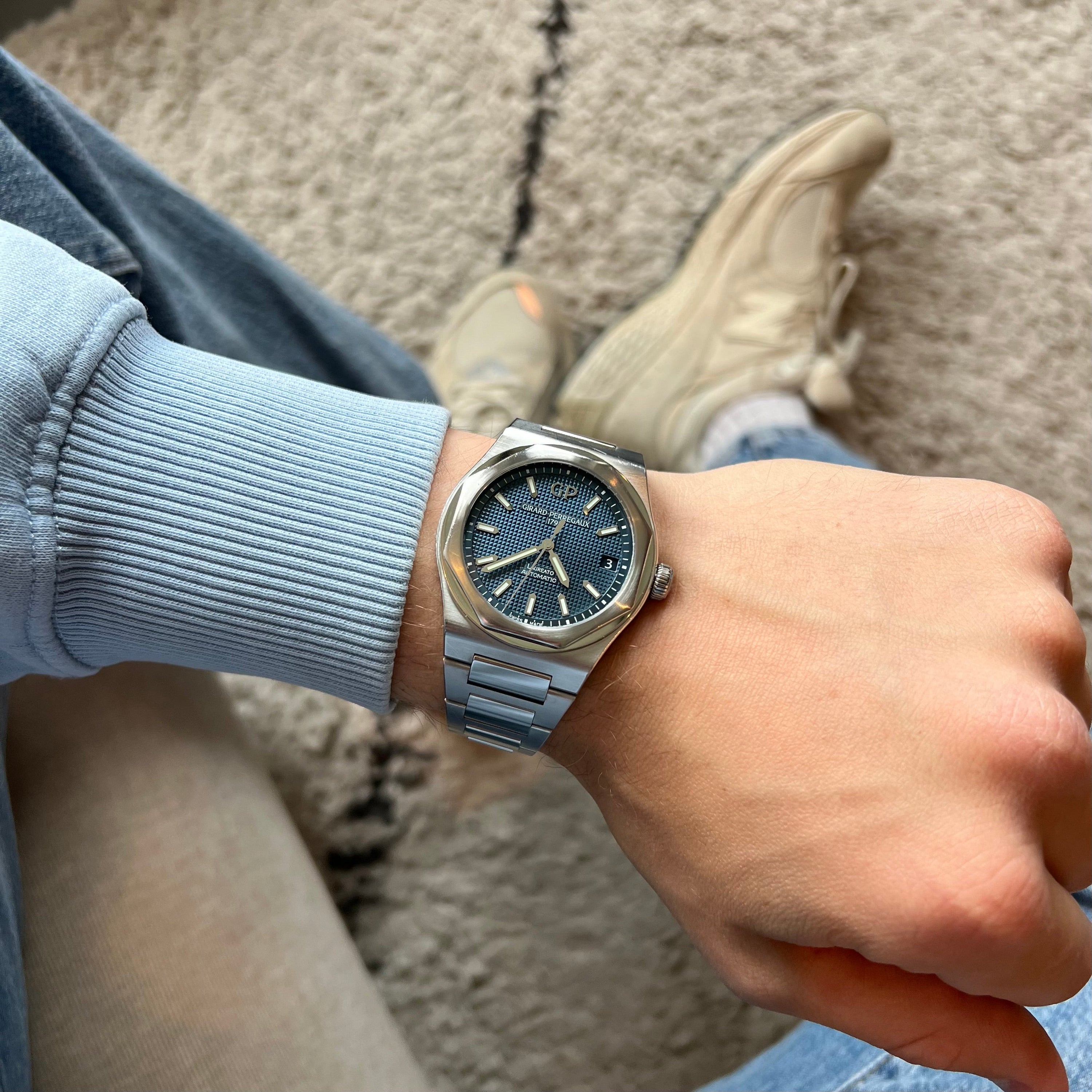 Girard Perregaux Laureato Ref. 81010 42mm Blue Dial